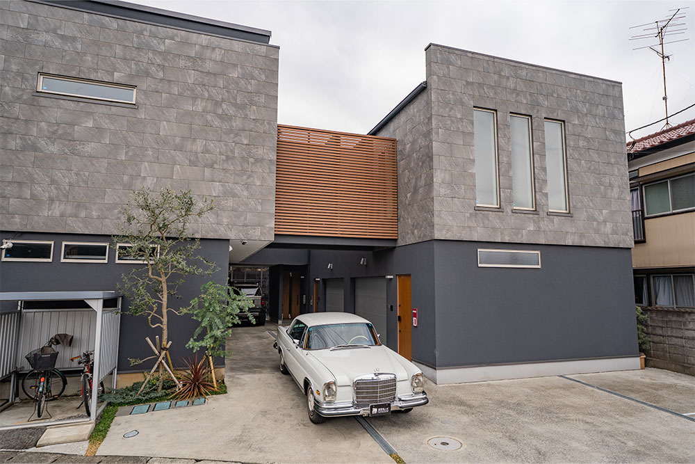 神奈川県相模原市緑区橋本8丁目の賃貸ガレージハウス「The Garage HASHIMOTO」と280SE3.5Coupe