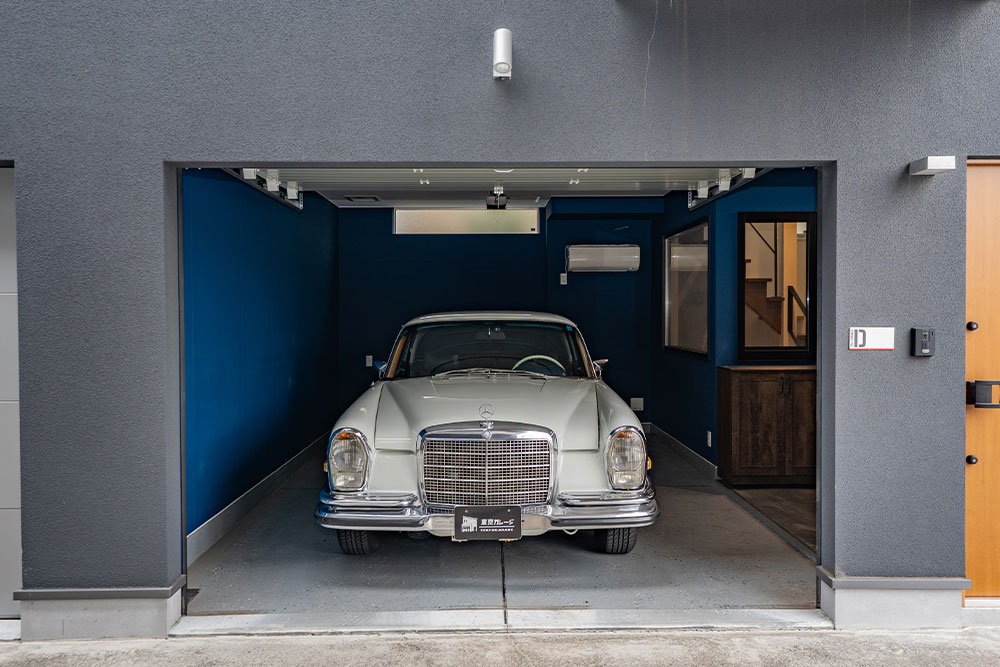 ガレージに駐車した280SE3.5Coupe