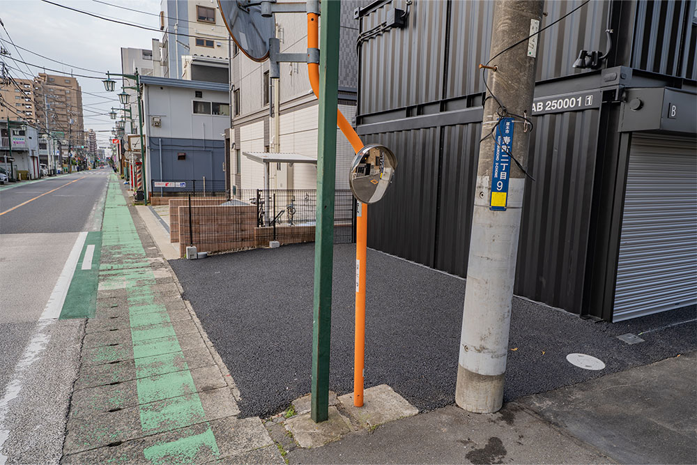 B号室の屋外駐車スペース