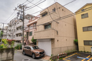 床面積195m²、欧米風にリメイクされた鉄骨造ガレージハウス|文京区