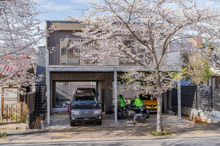 バックヤード&屋外P付き、桜並木を望むウッドテラス|千葉市若葉区