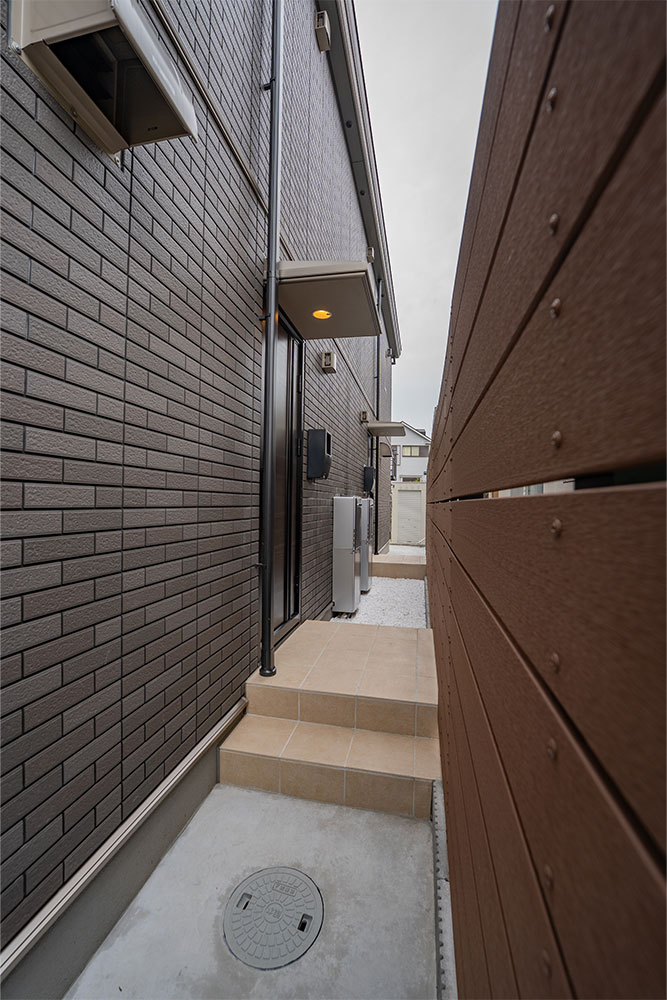 建物裏手の玄関