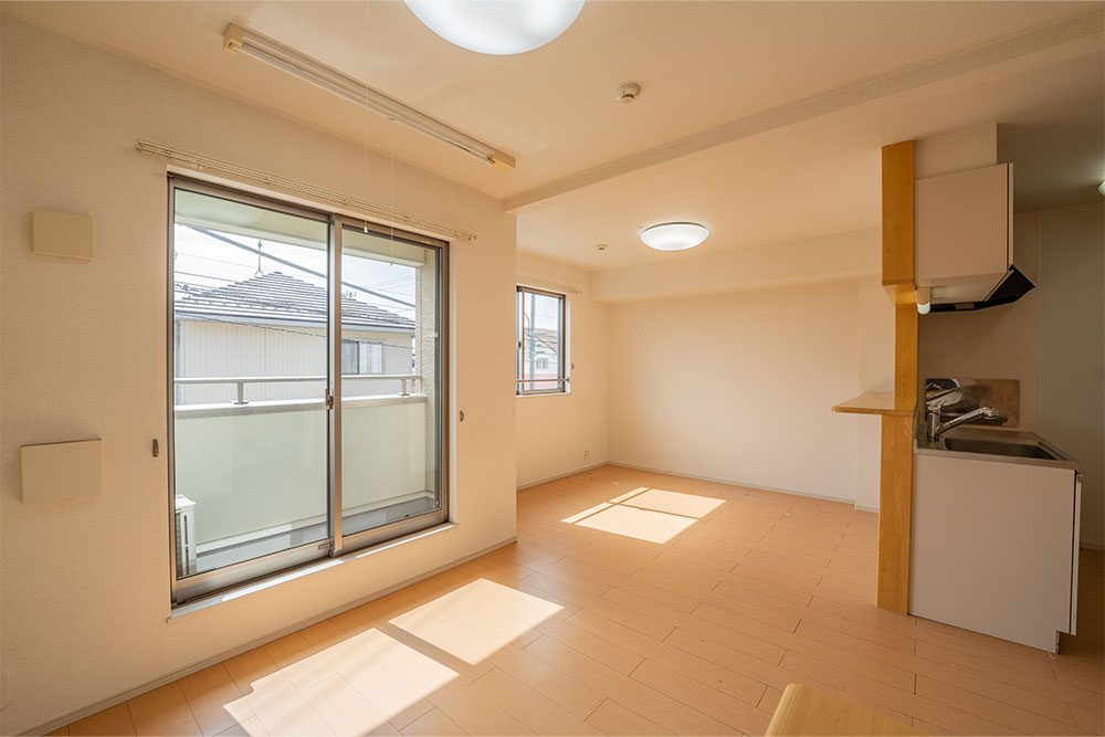 南東向きで明るいLDK(13.4帖)
