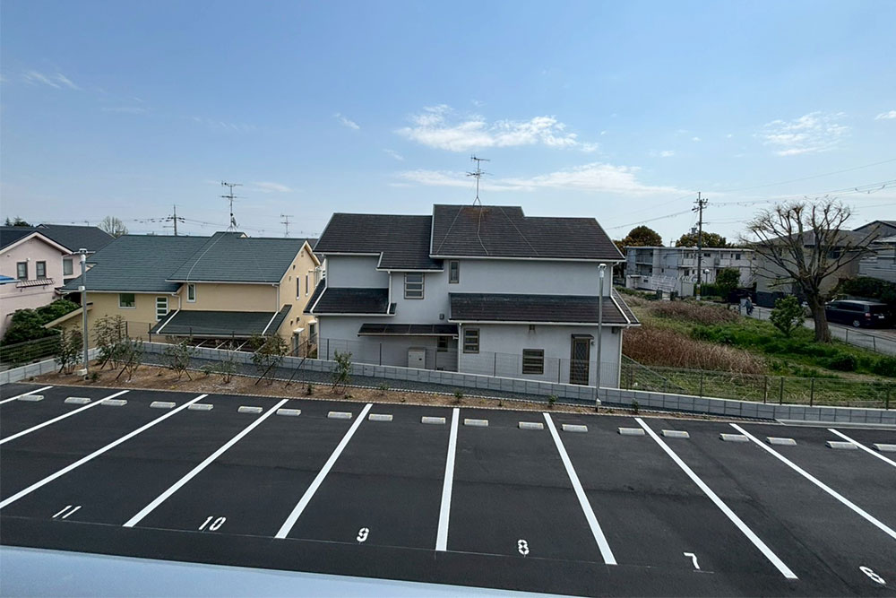 敷地内に整備された月極駐車場