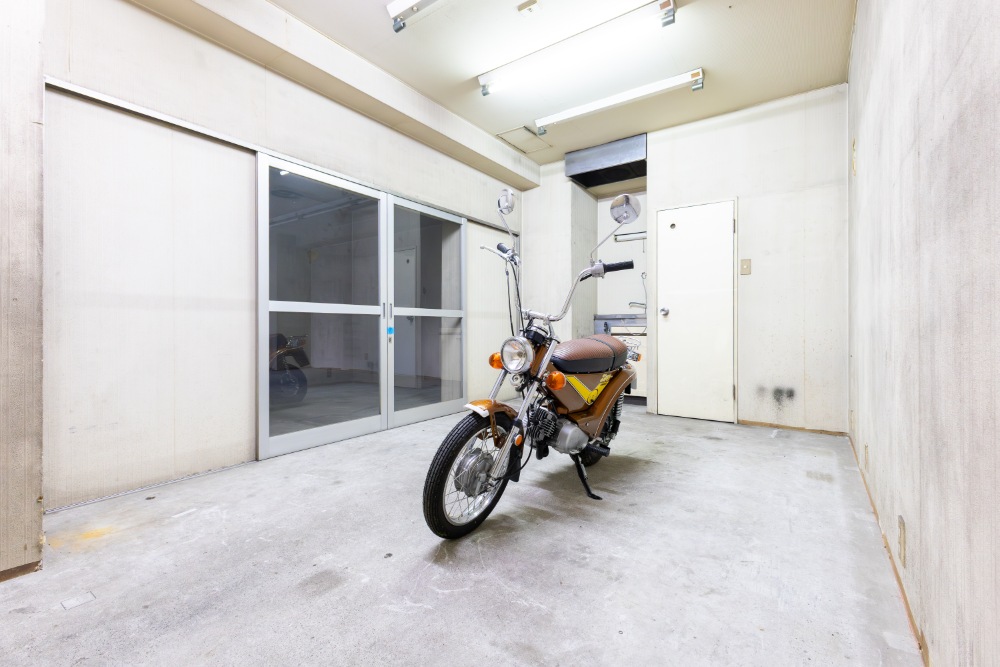 ガレージに駐車したYamaha_Zippy80