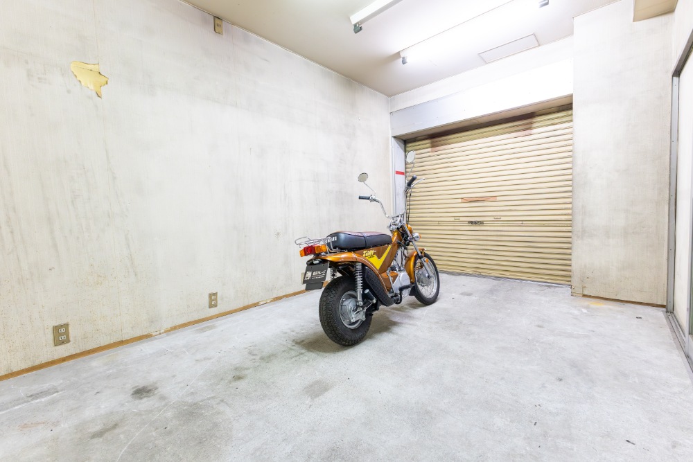 ガレージに駐車したYamaha_Zippy80