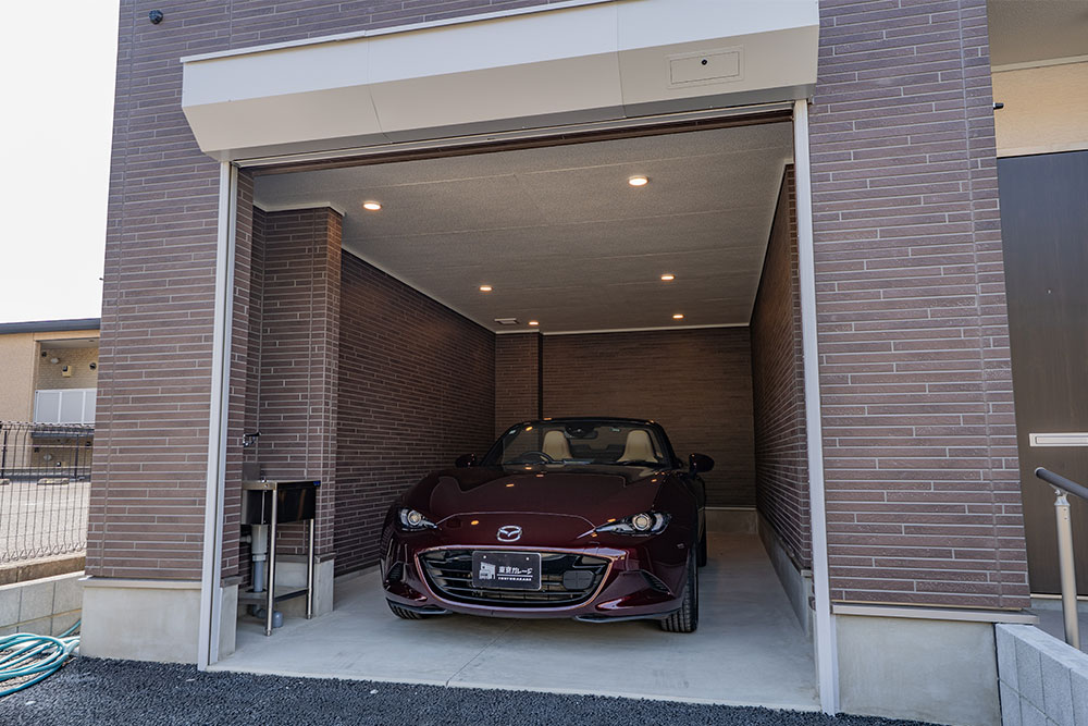 ガレージに駐車したNDロードスター