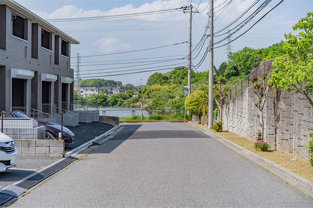 6m道路に面した抜け感ある角地