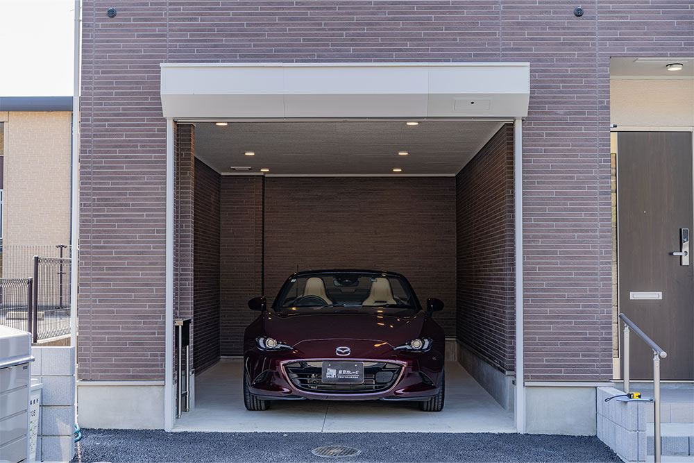 ガレージに駐車したNDロードスター