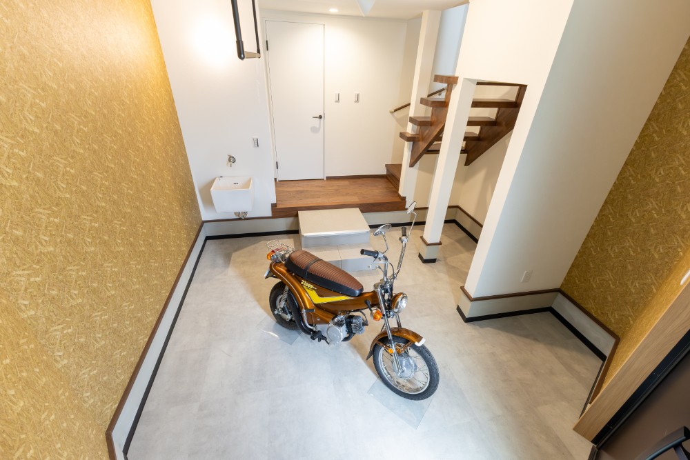 ガレージに駐車したYamaha_Zippy80