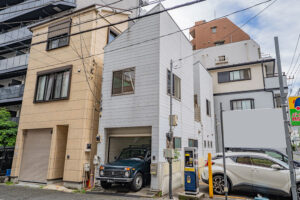 みなとみらいを庭に暮らす、小さなガレージハウス｜阪東橋駅 徒歩2分