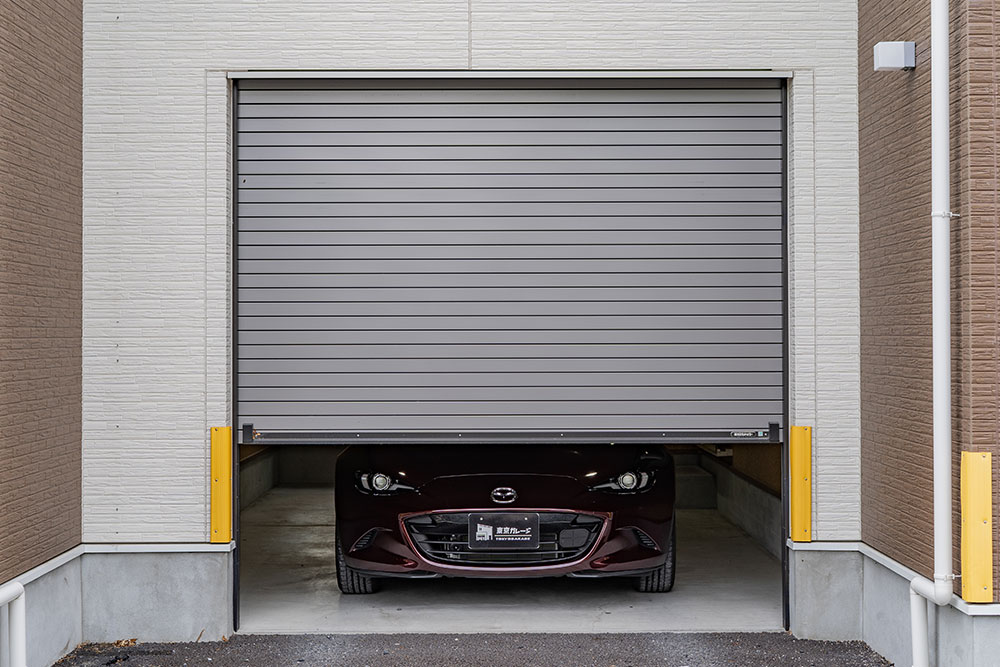 ガレージに駐車したNDロードスター