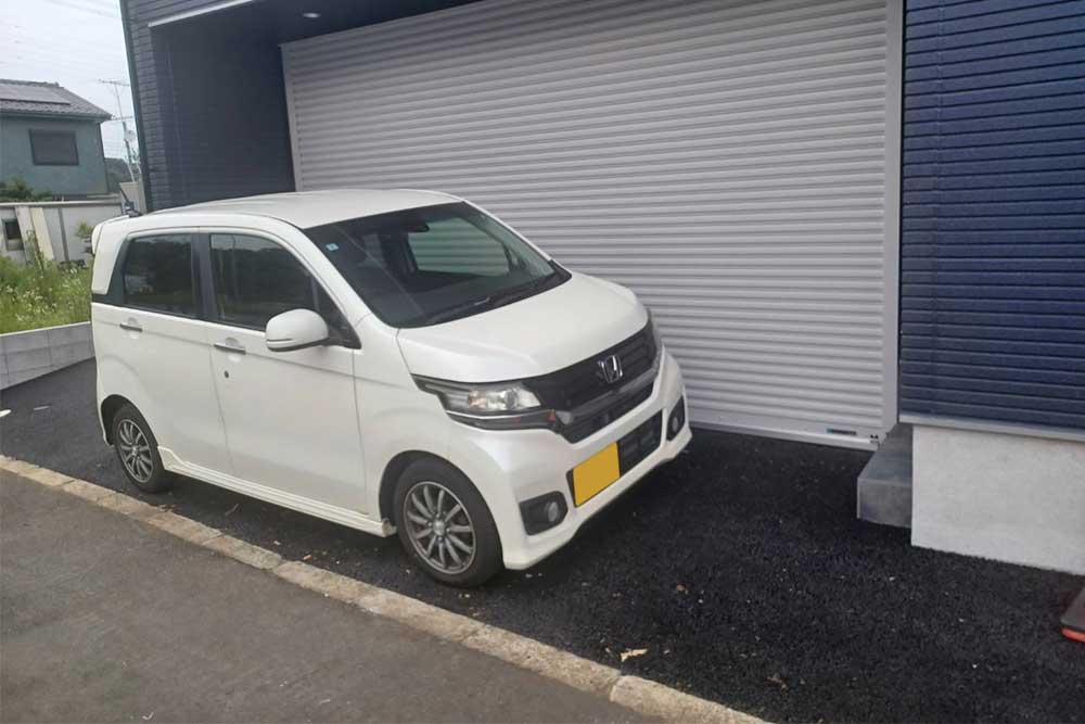 ガレージ前の駐車スペース