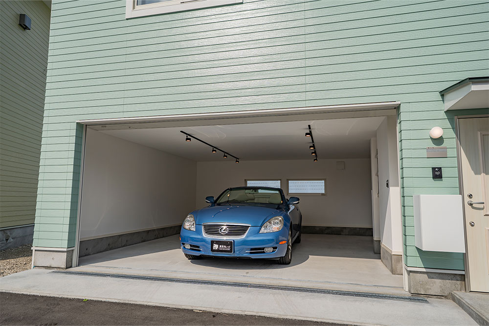 2台ガレージに駐車したLEXUS_SC430
