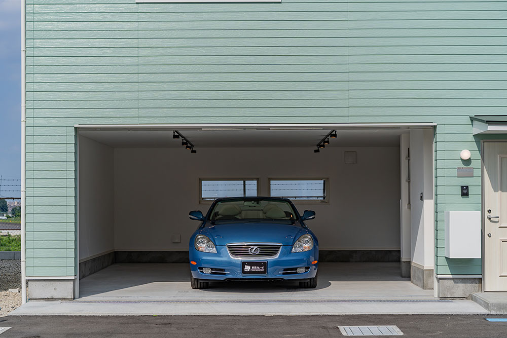2台ガレージに駐車したLEXUS_SC430