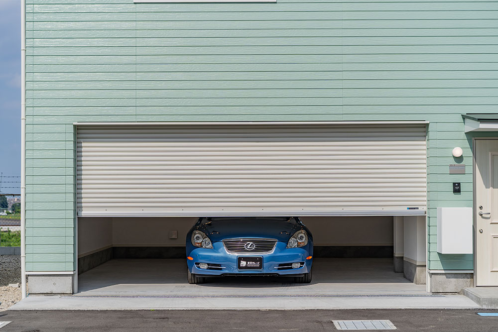 2台ガレージに駐車したLEXUS_SC430