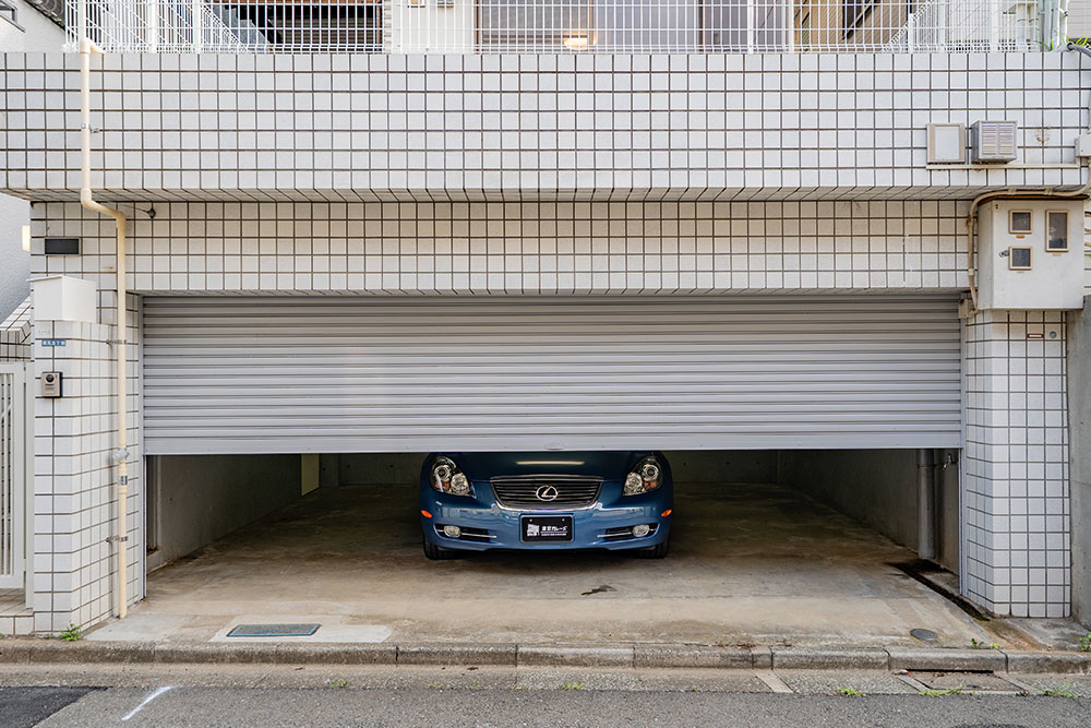 ガレージに駐車したLEXUS_SC430