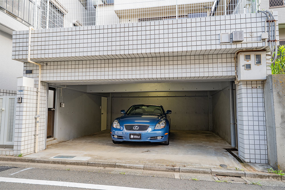 ガレージに駐車したLEXUS_SC430