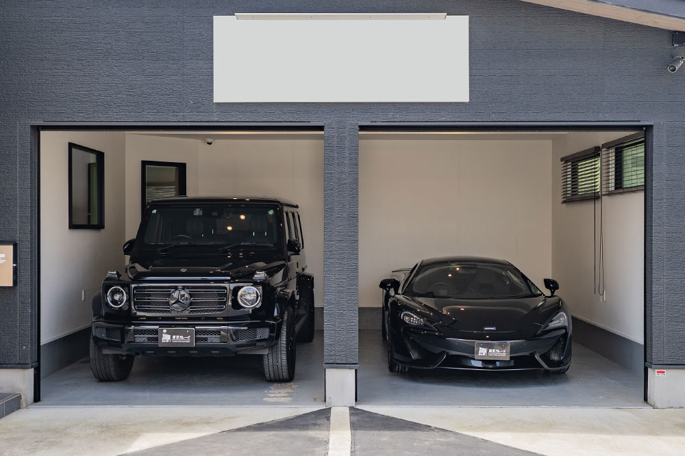 ガレージに駐車したマクラーレン_570GT&Gクラス