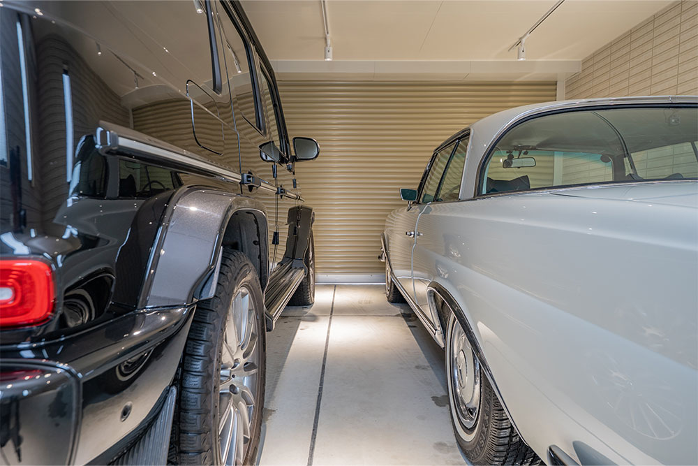 ガレージに駐車したG400d＆280SE3.5Coupe