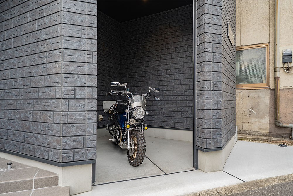 中型バイク向けの台形ガレージ