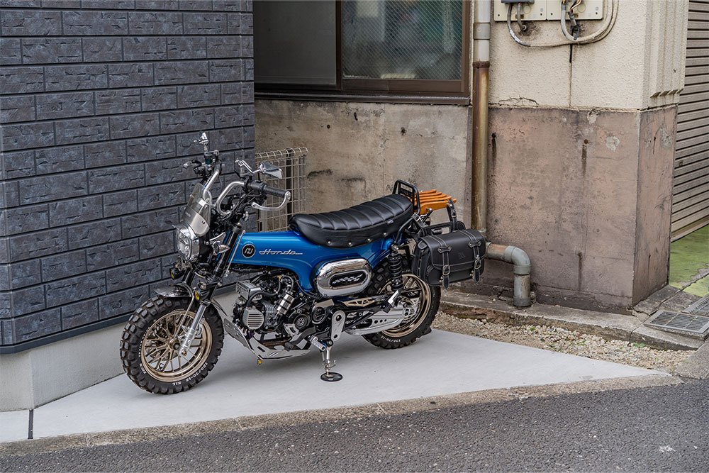 敷地内の屋外バイク置場