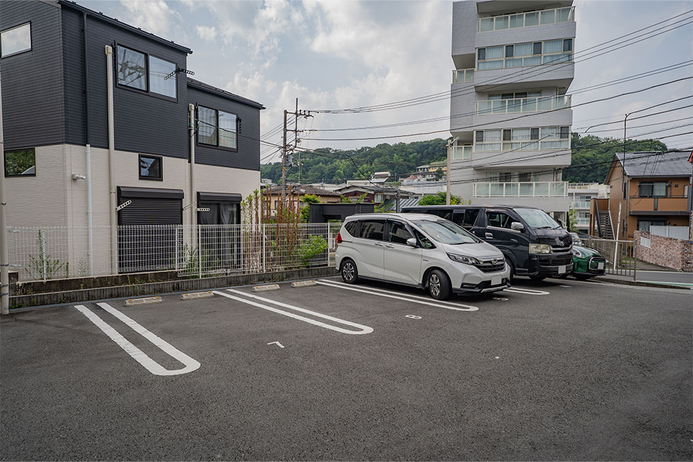 敷地内月極駐車場