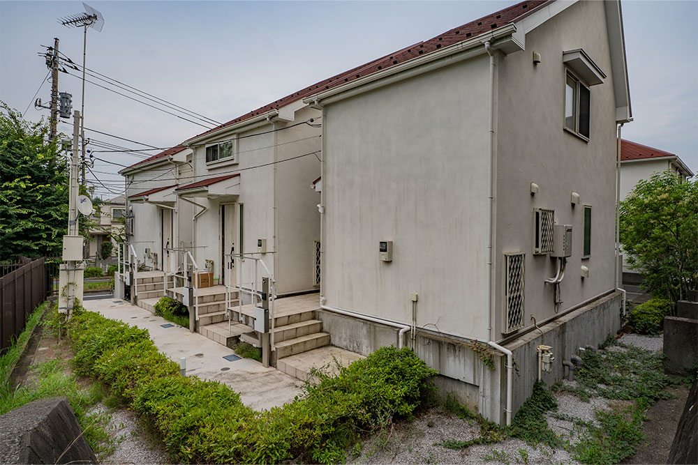 建物裏手