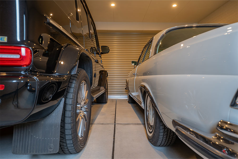 ガレージに駐車した280SE 3.5Coupe&G400d