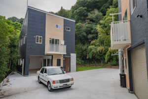 134号線沿い、愛車を眺めるホビールームがある戸建物件｜三浦郡葉山町