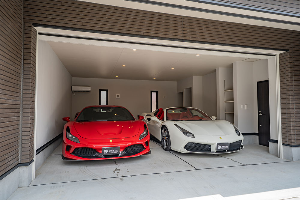 ガレージに駐車したF8Tributo&488Spider