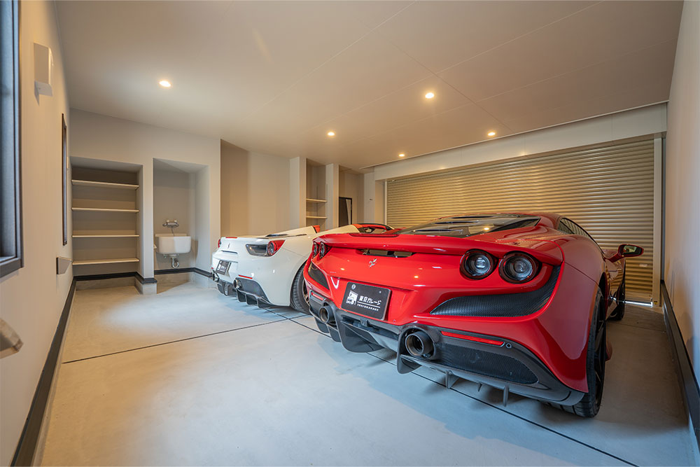 ガレージに駐車したF8Tributo&488Spider