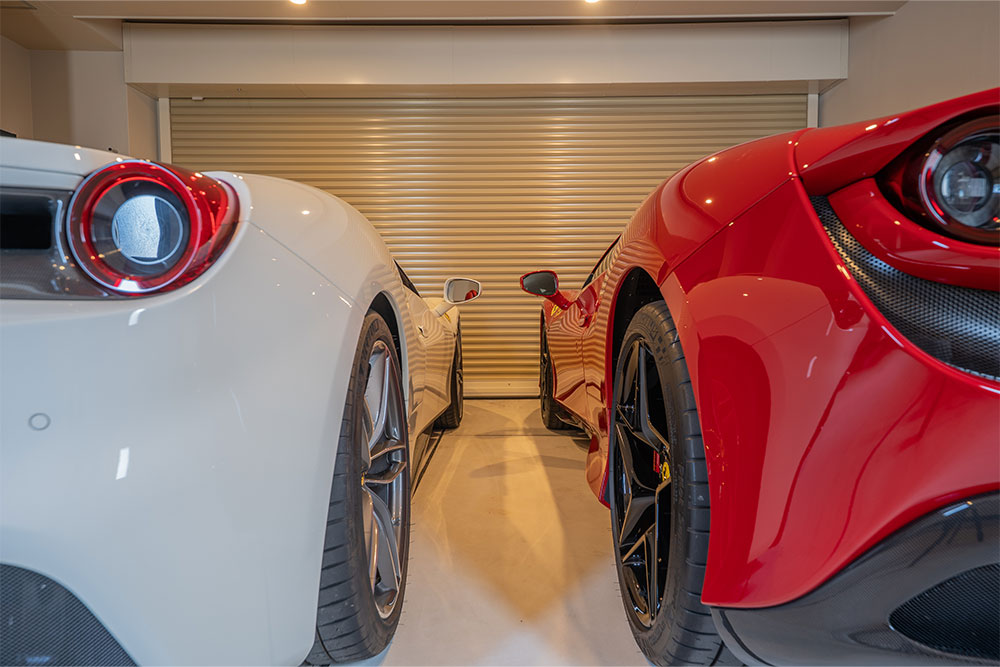 ガレージに駐車したF8Tributo&488Spider