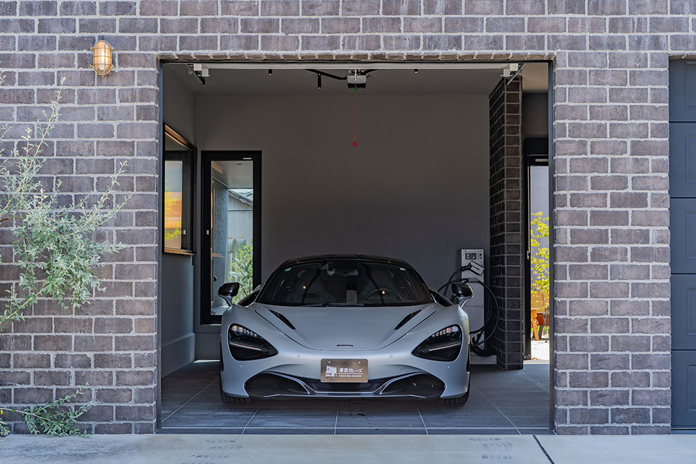 ガレージに駐車したMcLaren_720S
