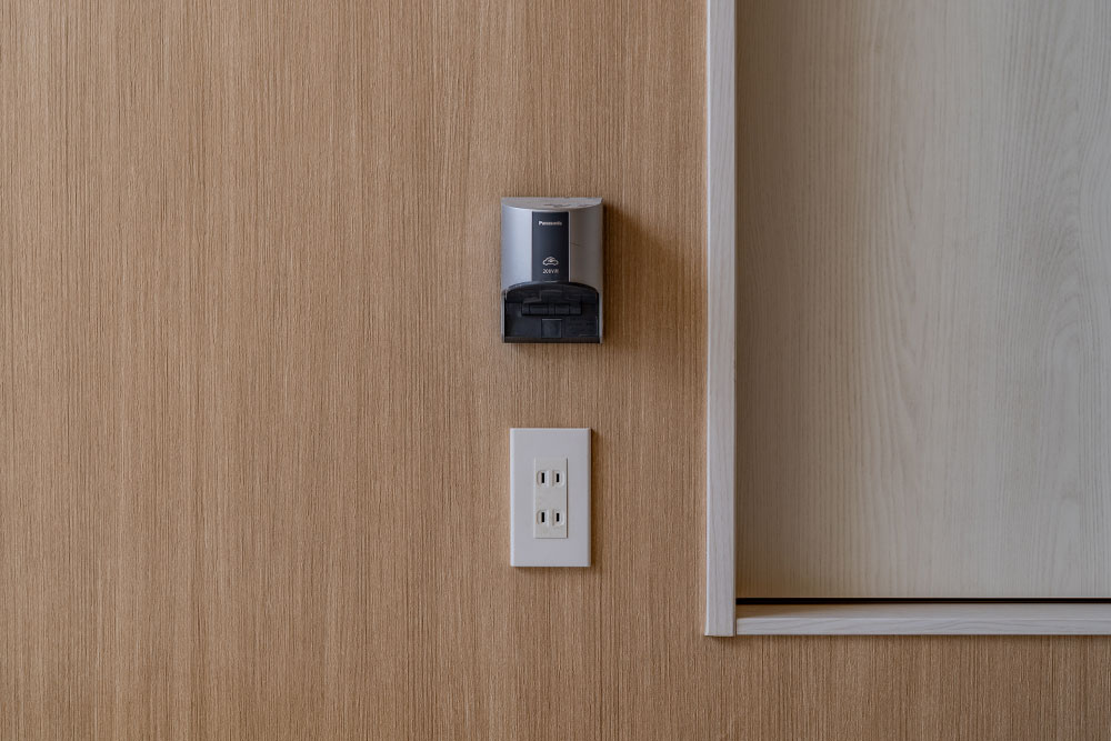EV充電用200V電源と100Vコンセント
