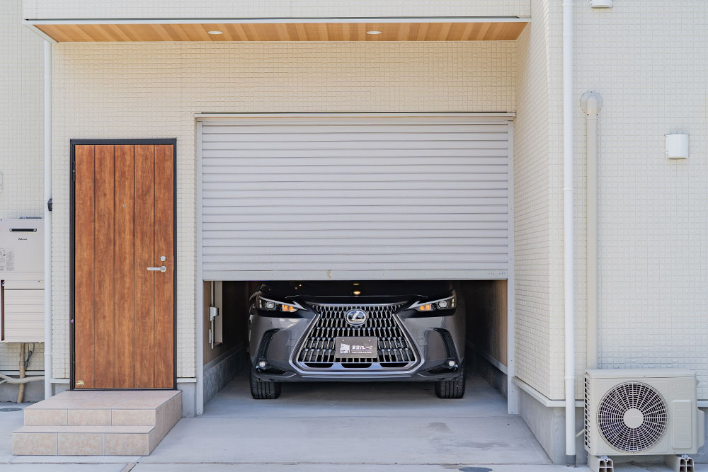 ガレージに駐車したLEXUS_NX250
