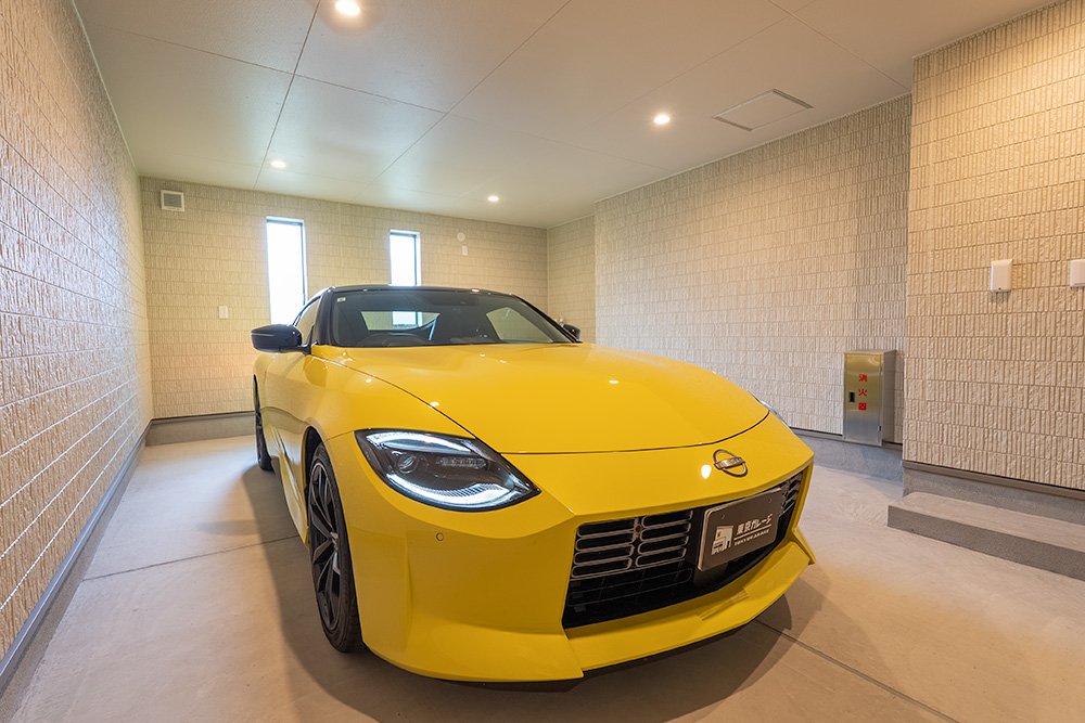 ガレージに佇む 日産_フェアレディZ