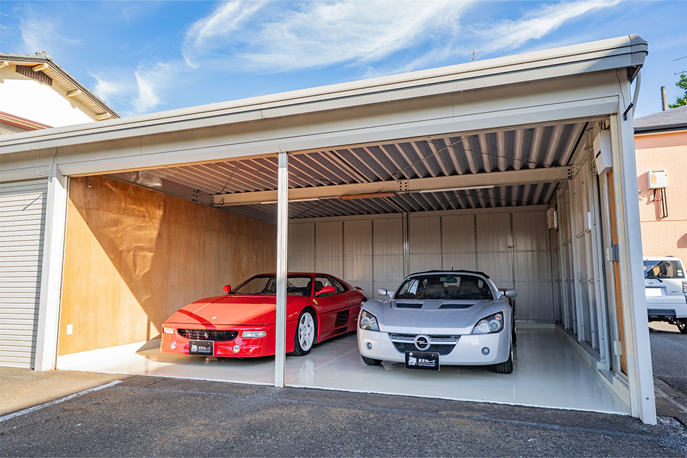 ガレージに駐車したFerrari_348＆オペル_スピードスター