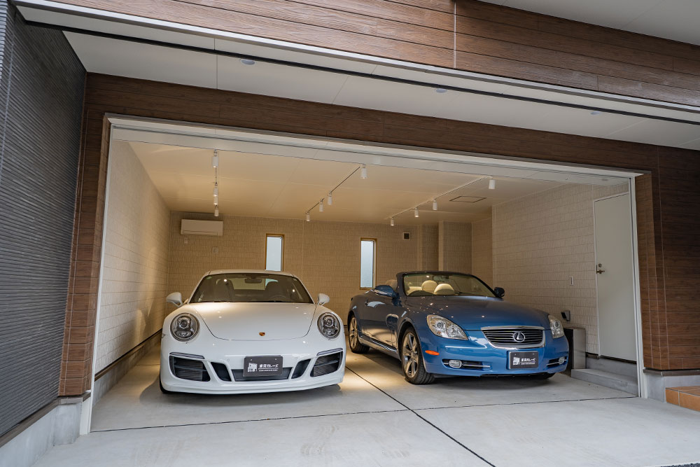 ガレージに駐車した911Carrera S＆SC430