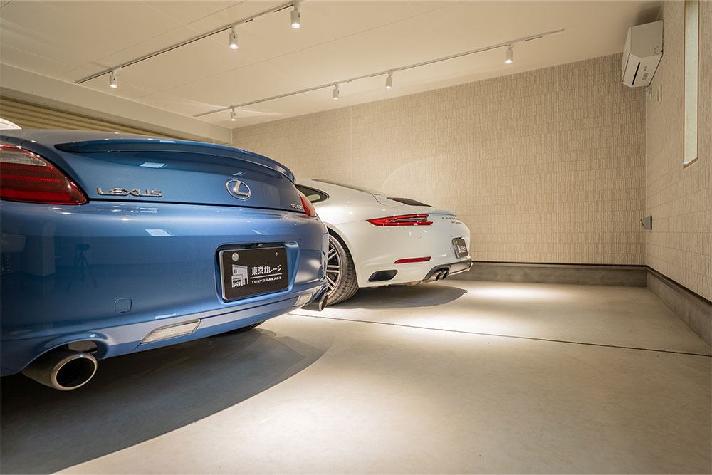 ガレージに駐車した911Carrera S＆SC430