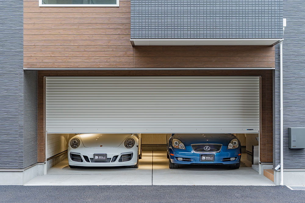 ガレージに駐車した911Carrera S＆SC430