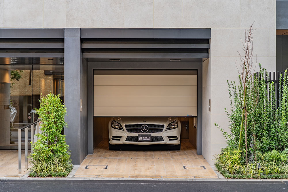 ガレージに駐車したCLS350