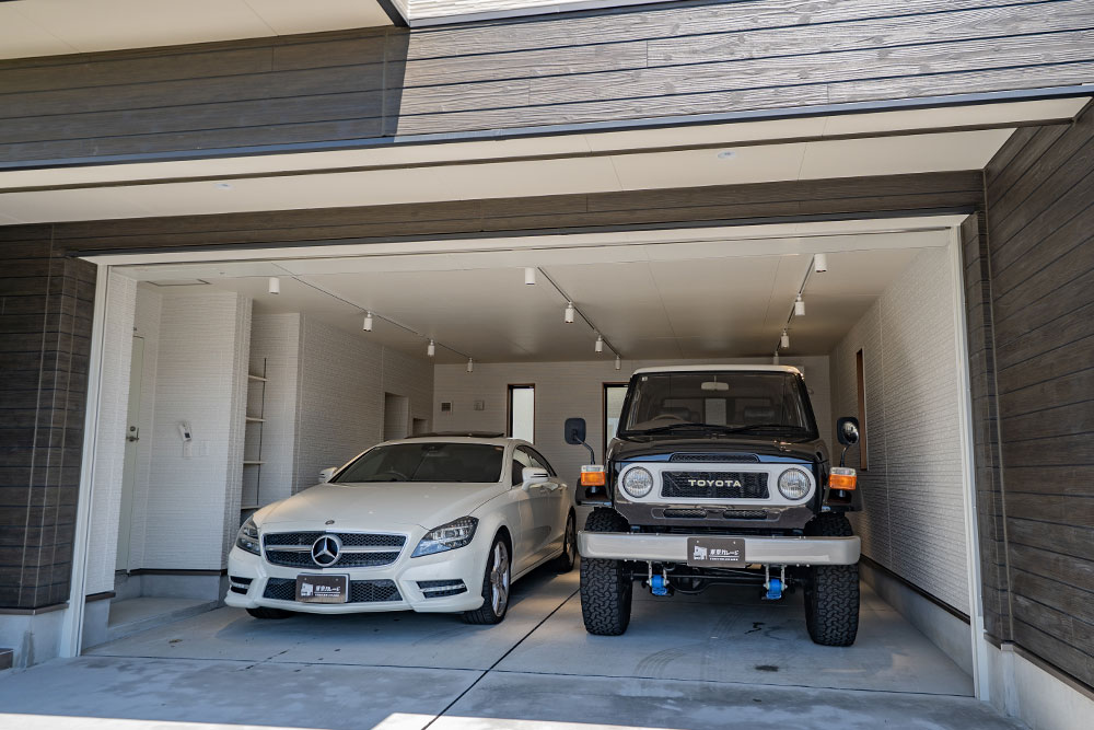 ガレージに駐車したCLS350&ランクル70 PX10