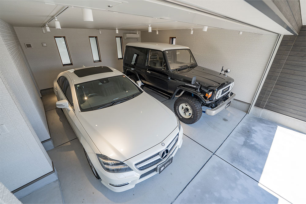 ガレージに駐車したCLS350&ランクル70 PX10