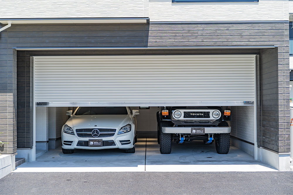 ガレージに駐車したCLS350&ランクル70 PX10