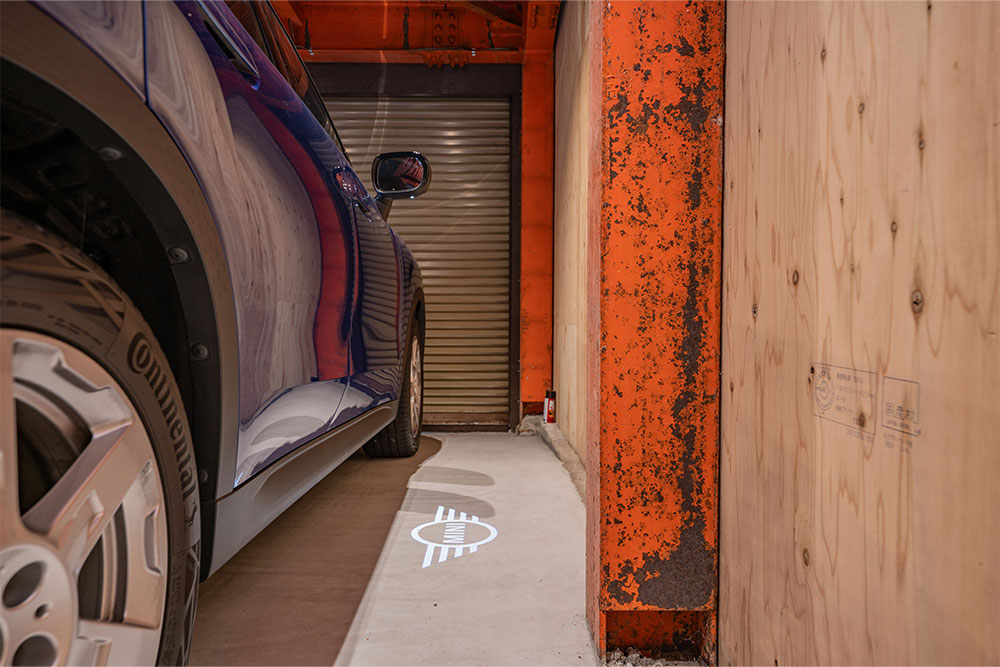 ガレージに駐車したMINI_Countryman