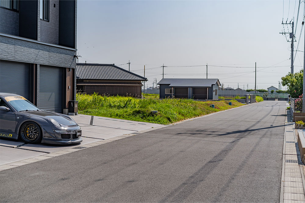 A棟側の前面道路