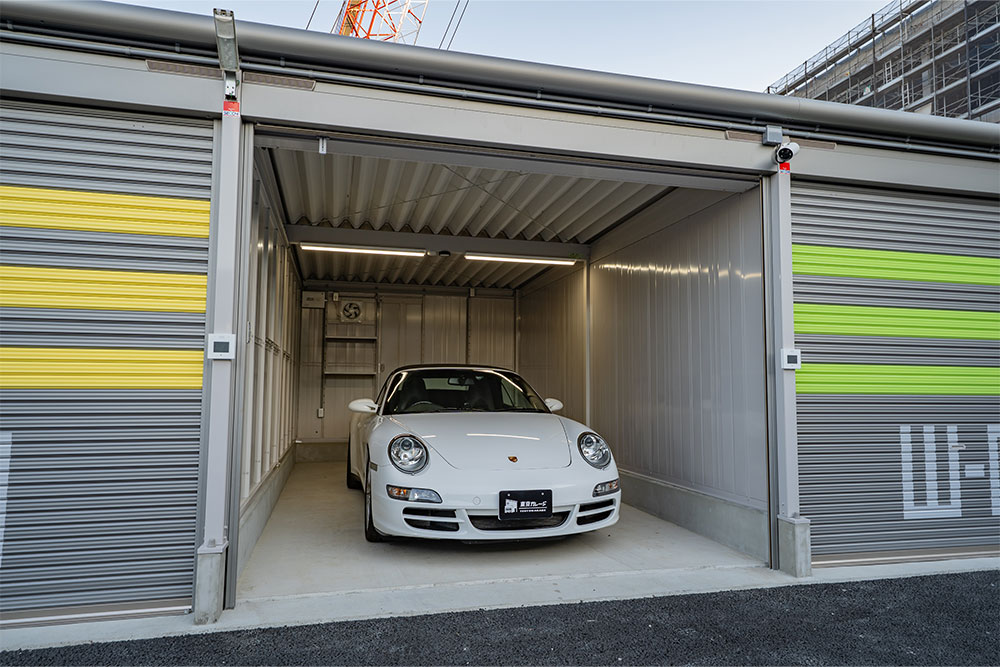 Wタイプのガレージに駐車した911Carrera4S Cabriolet