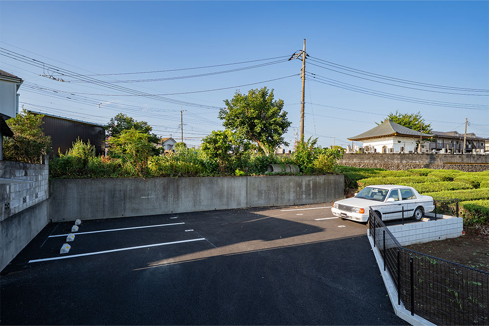 専用駐車場付帯で最大3台駐車可