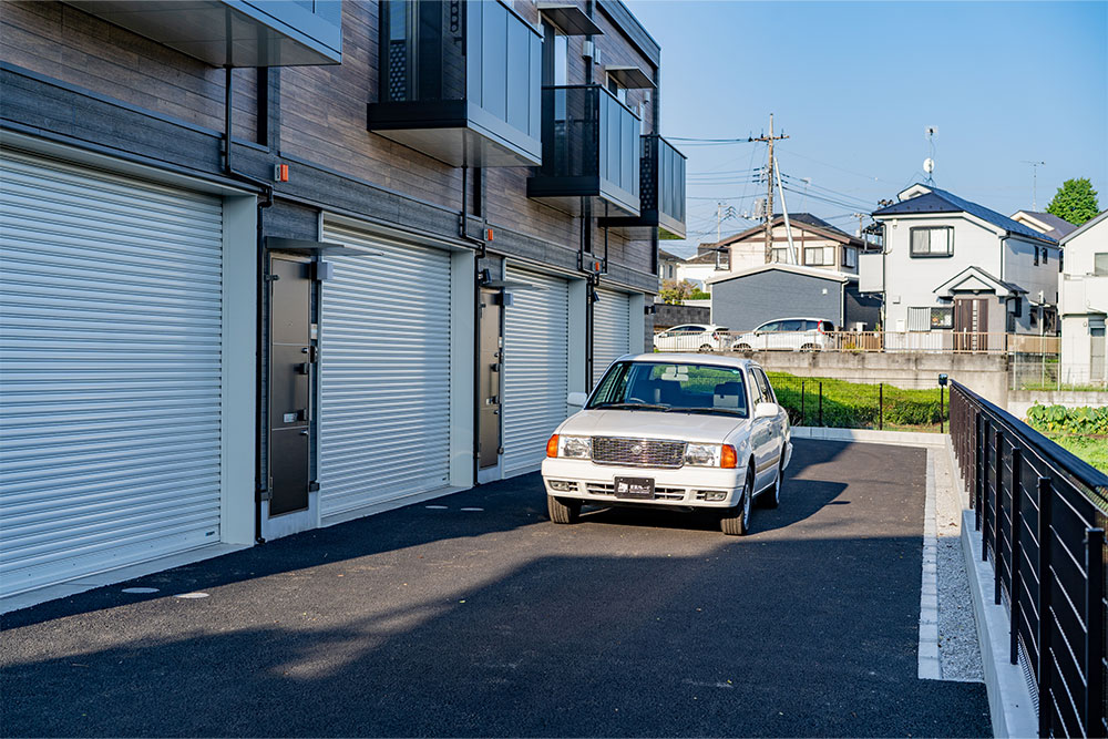 ガレージ前車路の様子